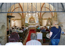 Nachfeier des Mährisch-Neustädter Wachsstockfestes an der Weingartenkapelle (Foto: Karl-Franz Thiede)